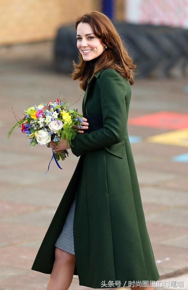 凯特王妃“牛仔裤”造型惊艳了！低调、朴实的风格，十分接地气！