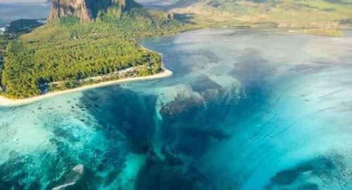 毛里求斯罕见“海底瀑布”，形成原因令人恐怖