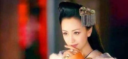 【嘉靖皇帝】皇帝睡觉打瞌睡,13岁宫女忍不住一声偷笑,没想改变了命运