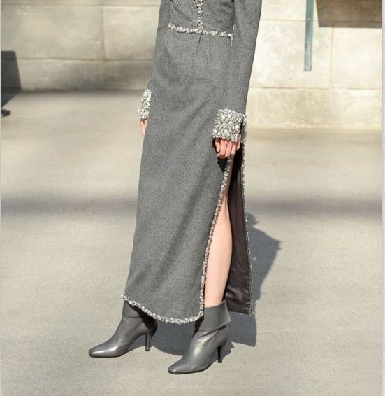 我们在巴黎大皇宫变的书报亭里问了周迅和刘雯一些小秘密……