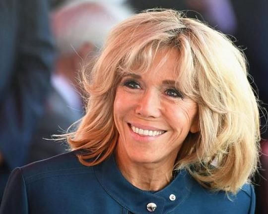 法国第一夫人换发型了?自从告别“鸡窝头”以后,仿佛年轻了几岁