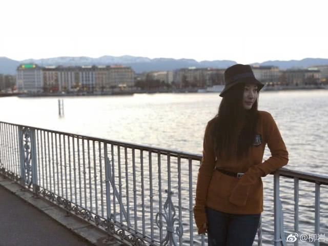 不只是性感！柳岩这样穿也可以很温柔！