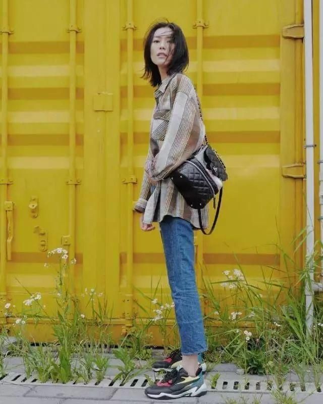 昨天的塑料袋你爱搭不理，今天的塑料袋只有时髦女孩看得起