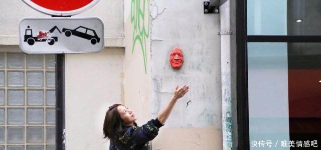 她两度做小三遭雪藏，复出成影后，穿搭雷人遭吐槽