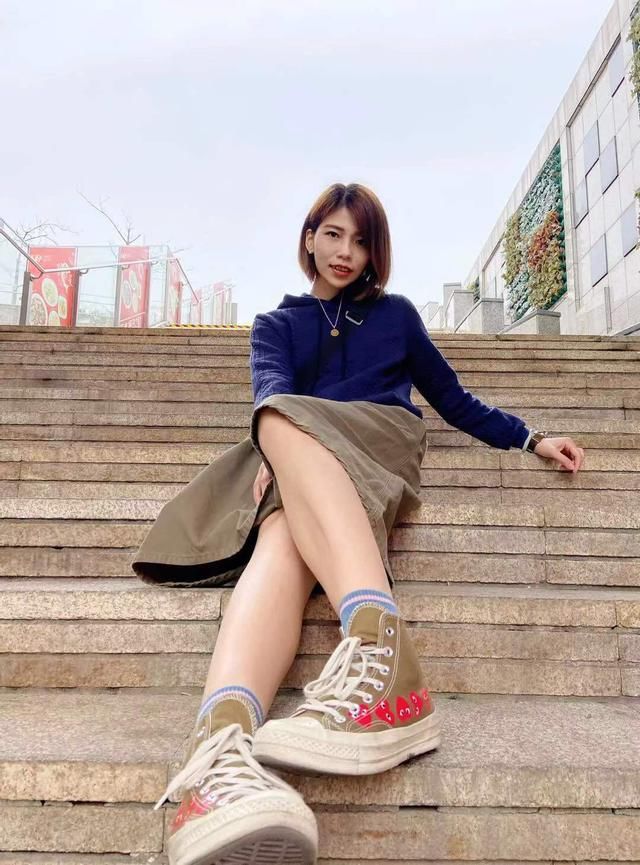  潮牌@SNKR Girls送鞋丨男友衬衫、潮牌、球衣...性感又会搭，就是这期球鞋女生们！4.20-4.26