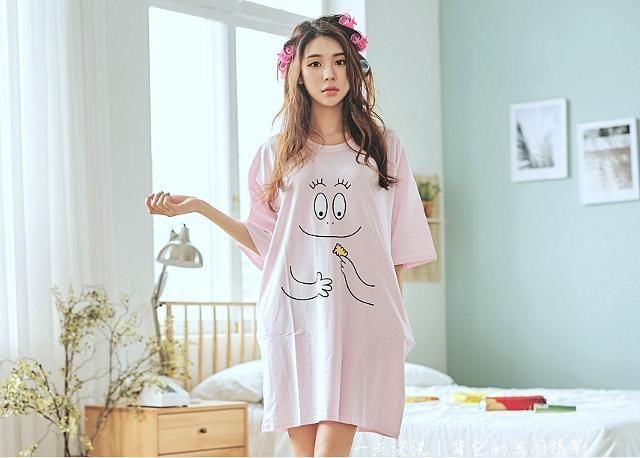 人像摄影：清新靓丽的服装，让小姐姐看上去更加清凉与性感