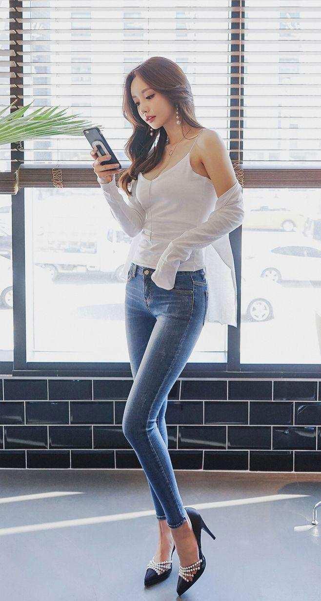 女人出门穿搭要体面，尤其是都市白领，紧身裤优雅韵味随之而来