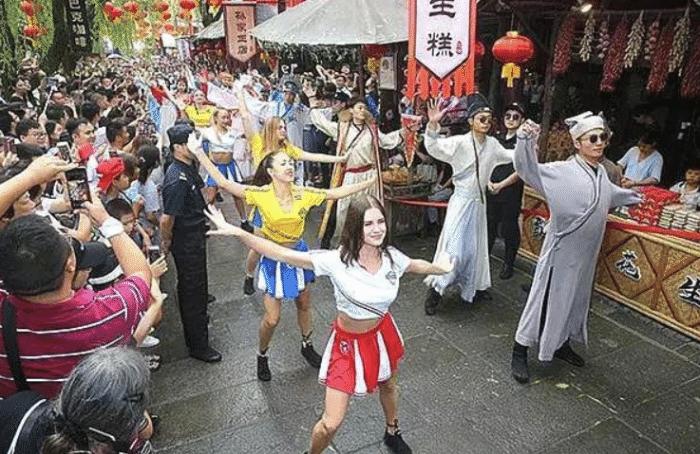 中国最成功山寨景区,全是假建筑,门票要价300元,却火爆异常