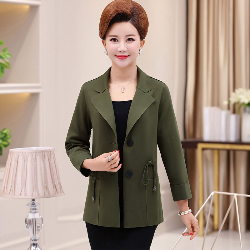 70后女人别着急买风衣!现流行这样的秋装外套，便宜舒适又大方