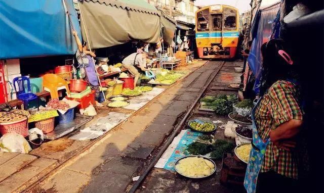 曼谷致命吸引力正是热带风光、佛教文化、民间风俗三者的叠加