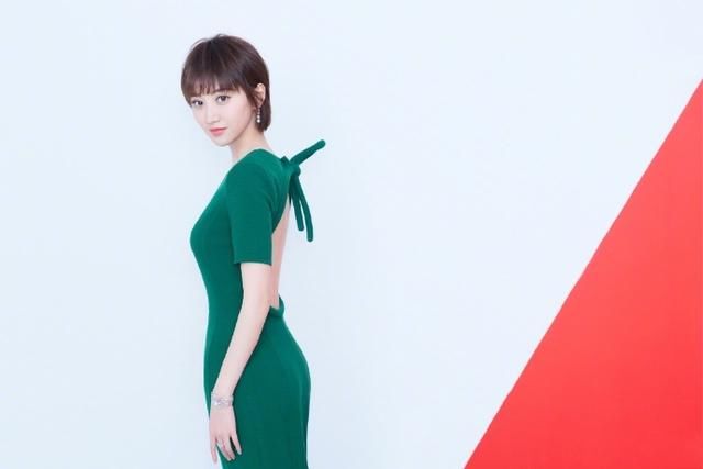 167景甜撞衫172古力娜扎,身高相差5cm,画面竟如此尴尬!