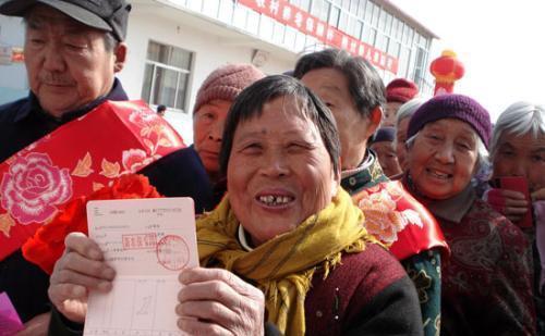 同时在两个城市交了社保，都交满15年，退休如何领养老金？