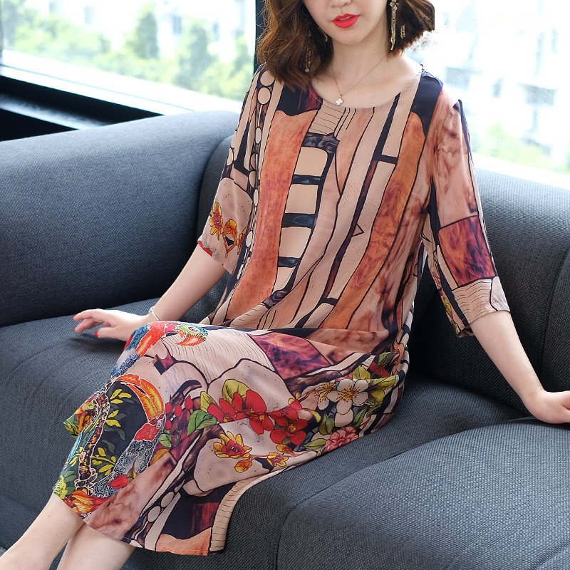 难怪都穿素雅裙，的确很好看，7080后穿不俗不媚显高贵