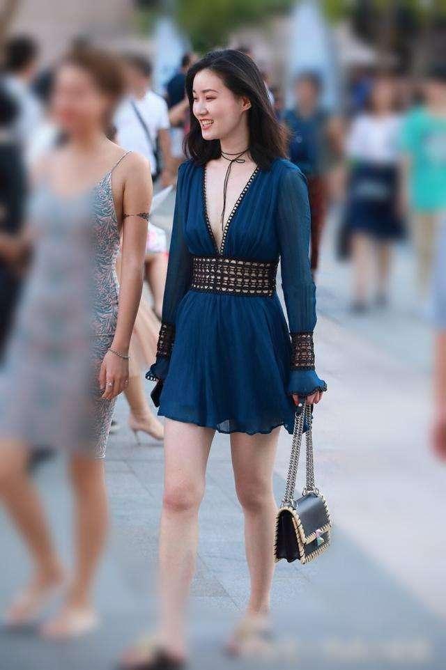 街拍：有一种美叫微胖，有一种性感叫恰到好处！