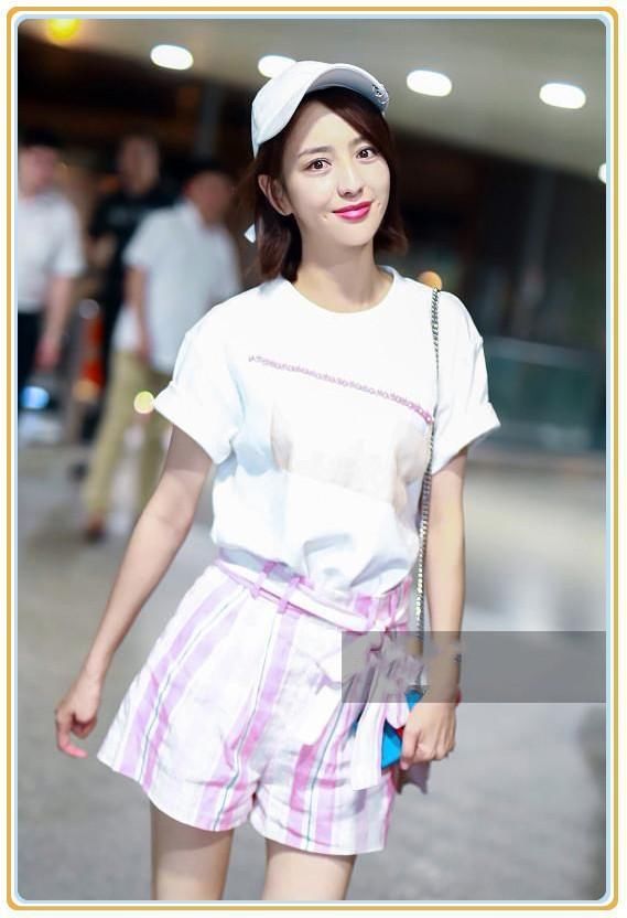 本以为佟丽娅的条纹短裤够显嫩的了，可看到谭松韵，我沉默了！