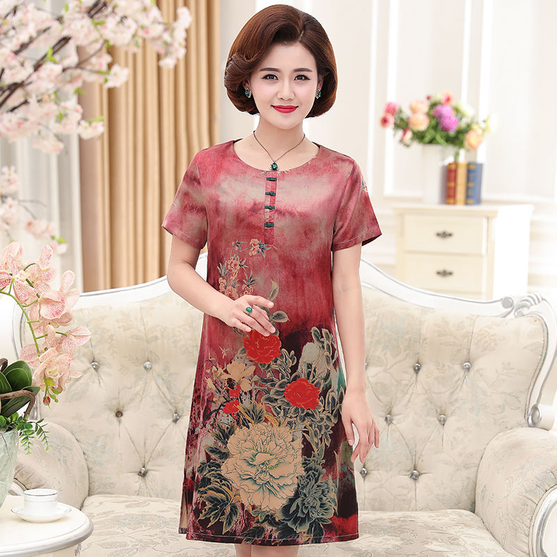 真的没人看出婆婆60了，全因为她穿这裙子，像个大姑娘儿