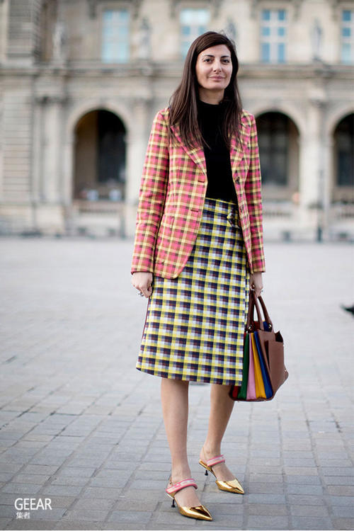 让时尚达人教你把格子裙怎样穿出经典时髦感!