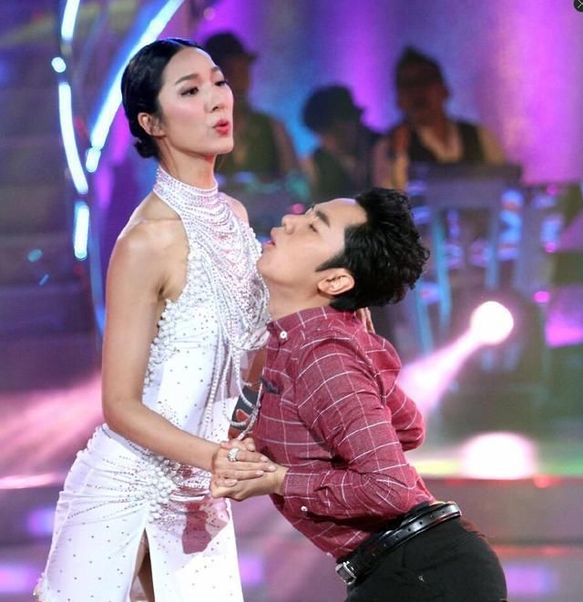 王祖蓝微博宣布当爸，她假冒火箭少女送祝福被抓包!网友:太假!