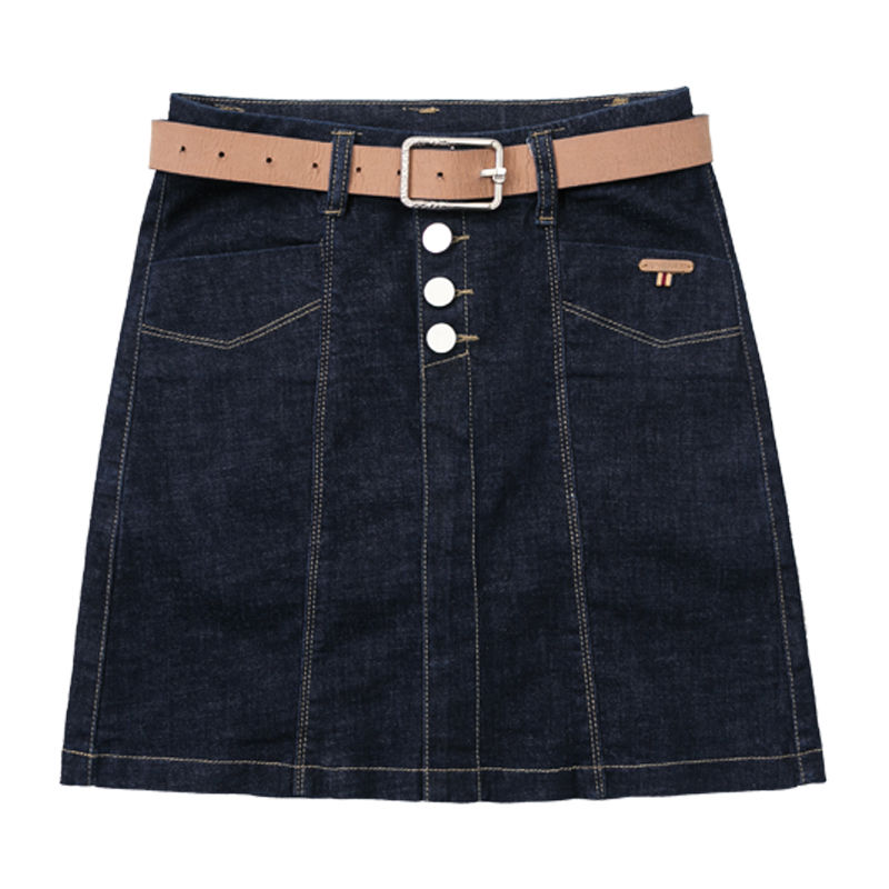 女生t恤衫下面怎么搭配，多穿这样的短裙，一眼就忘不了