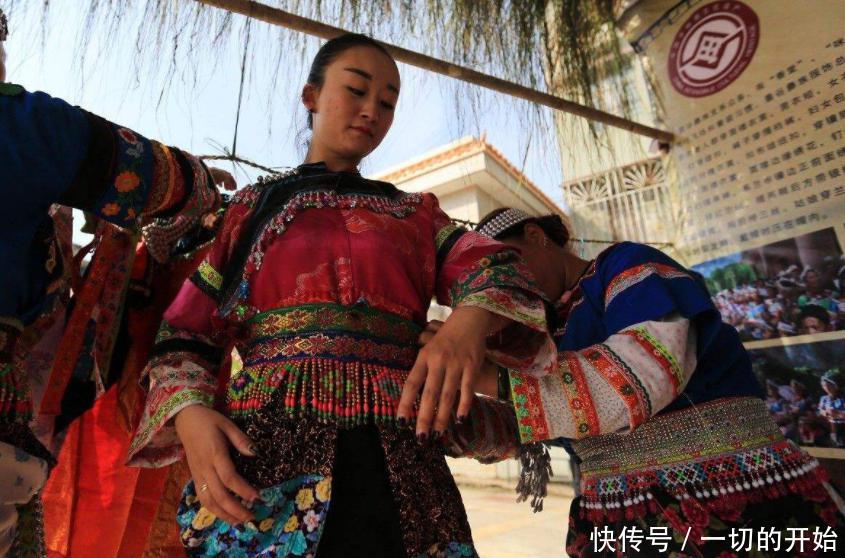 来吐槽一波,旅游途中都买过哪些“奇葩”的纪念品?