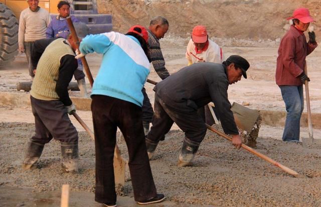  [返乡]2019刚过去一半，就有农民返乡后不再出去务工，咋回事？