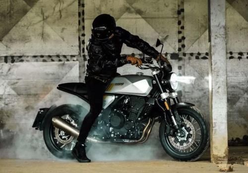 「GK500」又一国产500双缸复古车高金GK500亮相,网曝售价约35万元之间