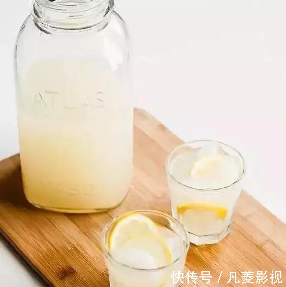 「 防晒」皮肤秒变水嫩年轻，老年斑、肤色暗沉通通不见啦，脸上涂点它