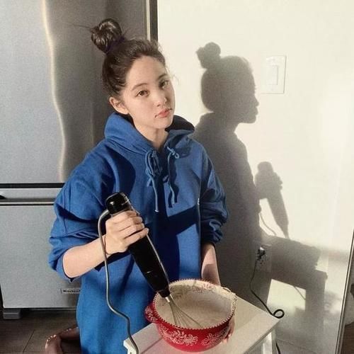  春天@春天不知道穿啥 这里有20种卫衣的搭配