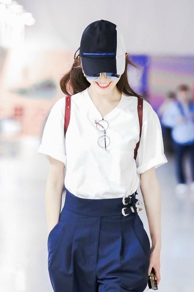 胯大到怀疑人生,选错裤子的唐嫣,再也看不见“牙签腿”了!