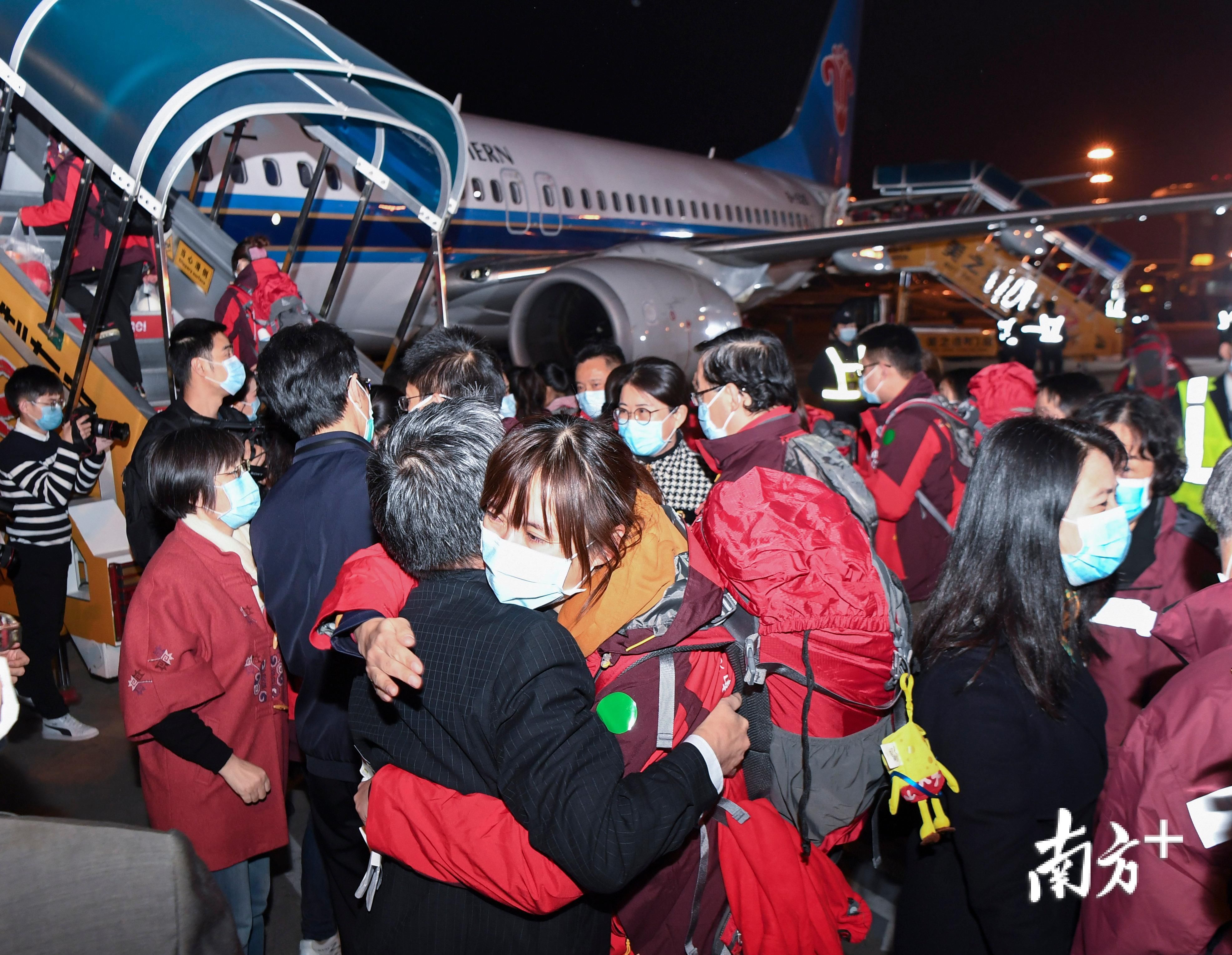  【南方】广东医疗队星夜驰援湖北荆州