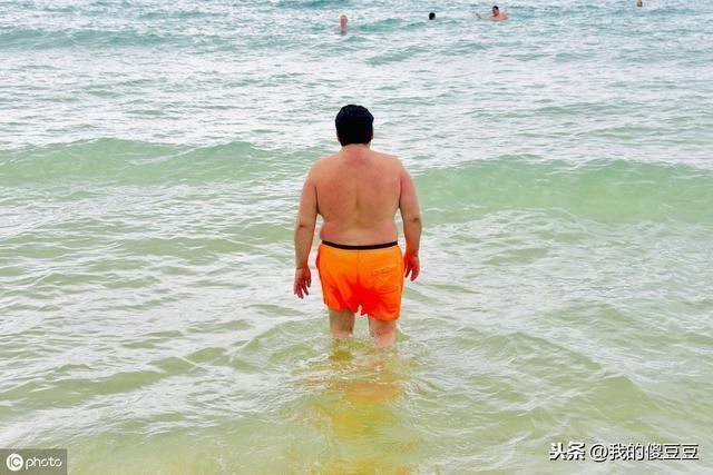 中国唯一热带风情国家级旅游区 号称天下第一湾 外国人比中国人多