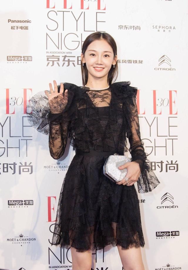 学苗苗穿衣服总是没错，简单就是美，放几十年后也是经典