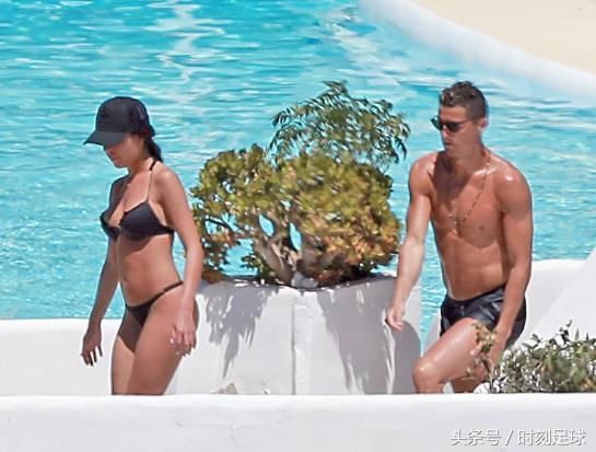 33岁的C罗身体却只有20岁，女友身材火爆，网友:你老婆真棒!