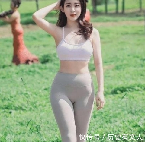  『气质』潮流小姐姐亭亭玉立，端庄娴雅，这是女人的标准身材吗？