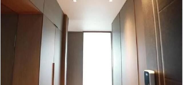 设计师■新婚夫妻40万买180°湖景房,奇葩结构吓跑装修公司,无人敢接手