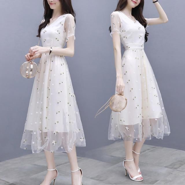 极具风情的连衣裙，不挑身材又清凉，美的让人挪不开眼