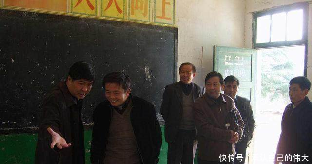 农村不用再为选村官发愁了，国家直接空降一把手下乡！