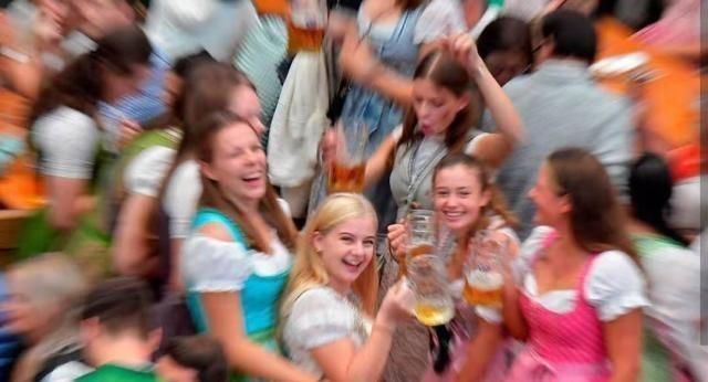 看了图片才知道,德国人对啤酒是认真的