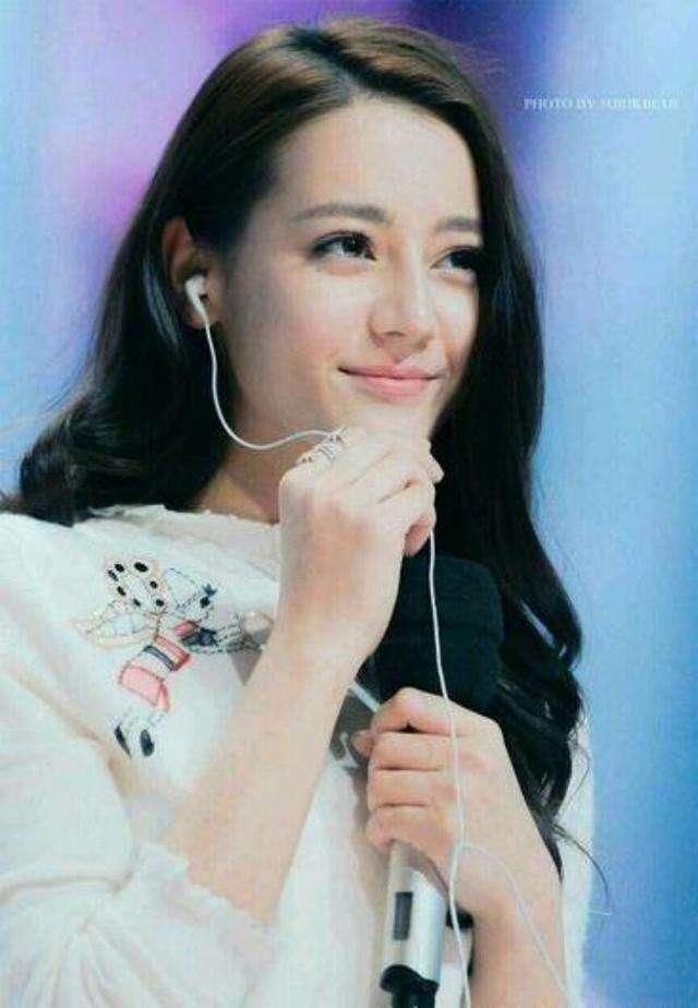 有一种高跟鞋叫胖迪儿的高跟鞋，网友：很少明星驾驭得了！