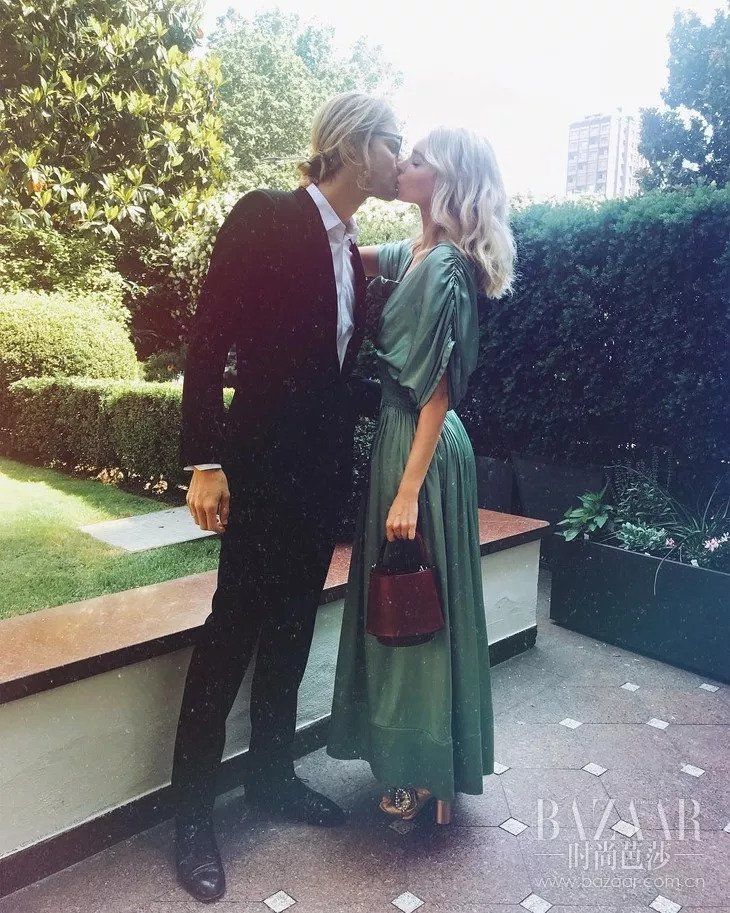 今年的秋冬流行色很吉利，还没到过年就要红火起来!