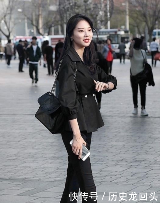 「 魅力十足」小姐姐会穿搭魅力十足，网友：应接不暇，街拍潮流风