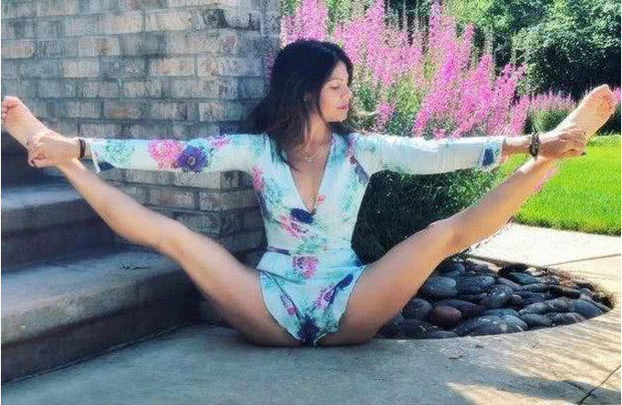 每天练习4个瑜伽动作，小腹越练月平坦，好身材不是梦