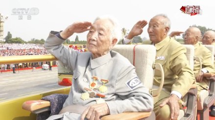  忍不住|老兵敬礼那一瞬间，忍不住泪目