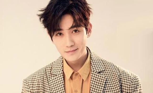 朱一龙演吴邪被碰瓷，粉丝写诗撕王鹤棣，被怼毒瘤却得官方声援