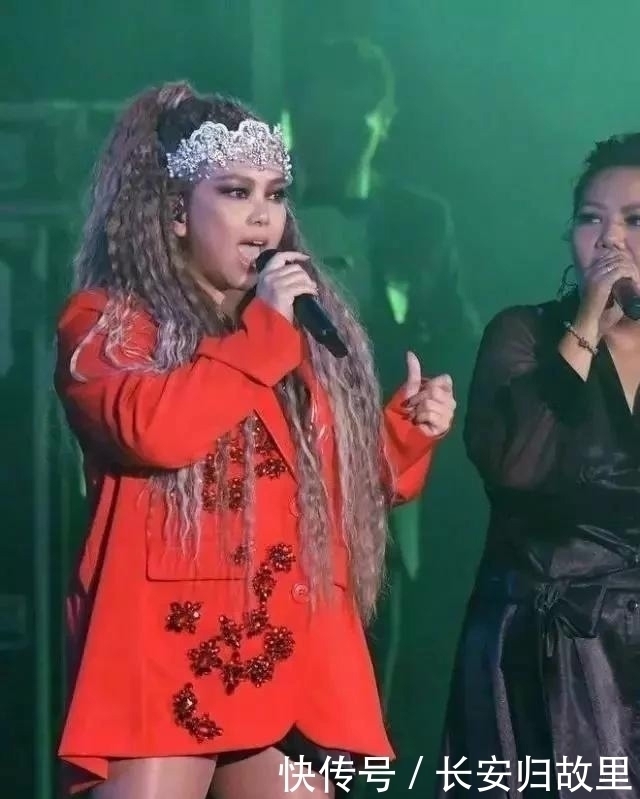 『感觉』46岁张惠妹近照胖至200斤，胖成大妈原因让经纪人都感觉无奈