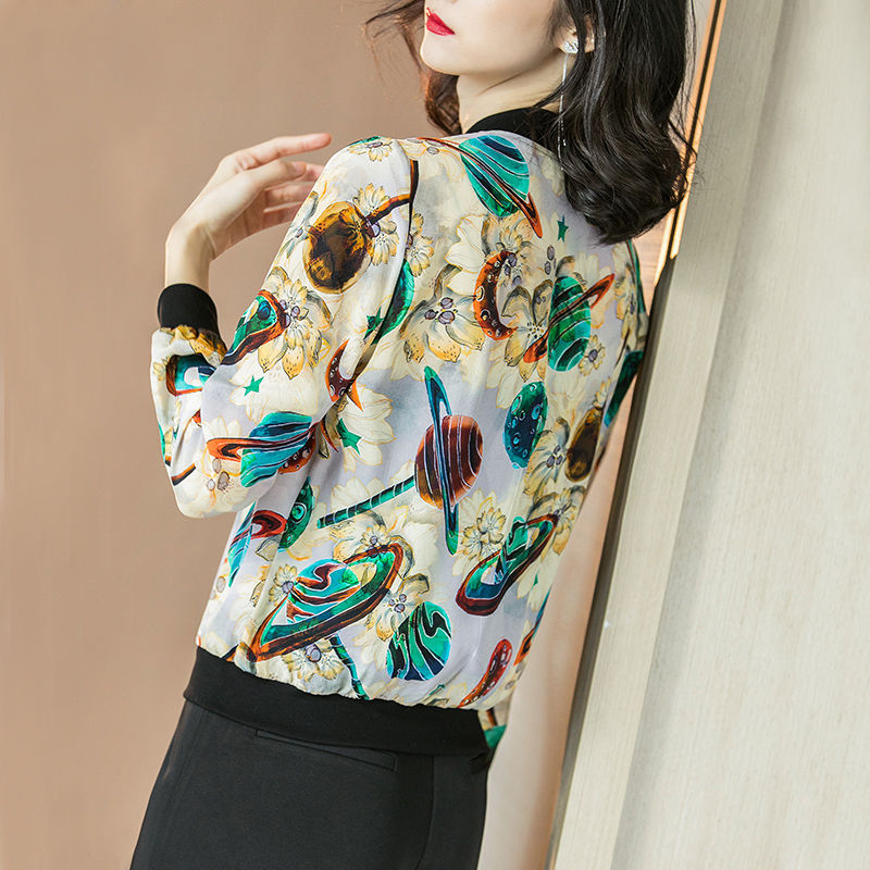 70后女人别着急买风衣!现流行这样的秋装外套，便宜舒适又大方