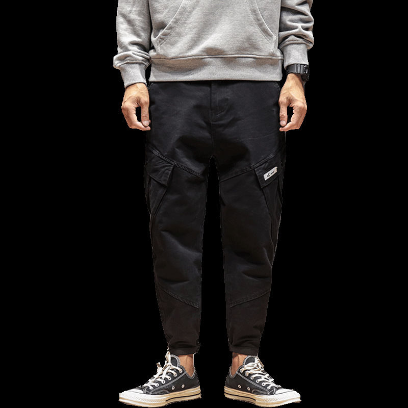 香 港出差!细看小伙子一个比一个精神，原来他们都不穿牛仔裤的