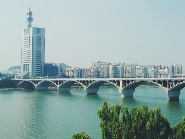  「GDP」中国“关系最铁”的2个省，GDP相差1万多亿，两地人却互