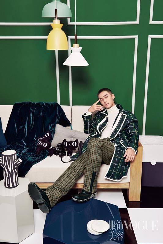 人气男星拍摄时尚封面，蔡徐坤暗黑妖孽，蒋劲夫寸头造型圈粉