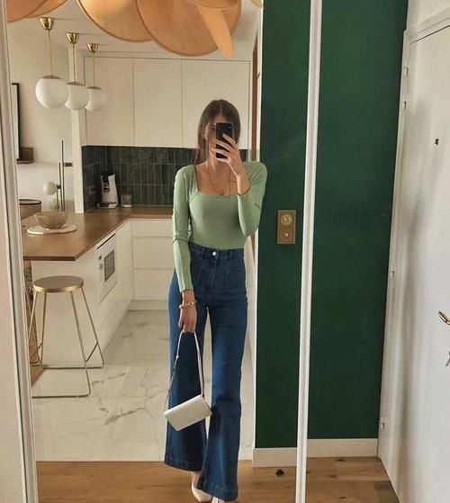 『色系的衣服』小个子女生的正确穿搭,这样穿1米5也能变成1米7,轻松拯救小短腿